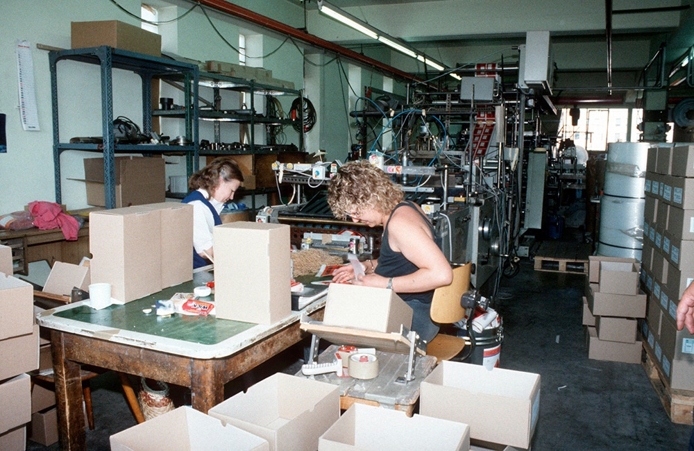 1989 - Travail manuel dans la production UNIPACK® (Schnabel-Henning-Straße)