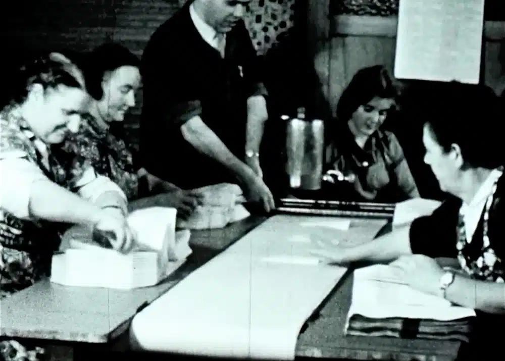 1959 – DEBATIN travail manuel à la production