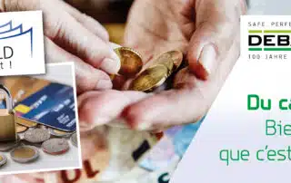 Collage de blog sur le thème de l’argent liquide : les mains d’une personne âgée comptent des pièces au-dessus de billets de banque ; à côté, un cadenas posé sur des pièces et des cartes bancaires. Avec les logos de « Bargeld zählt ! e. V. » et DEBATIN, ainsi que le slogan : « Du cash ? Bien sûr que c’est sûr ! »