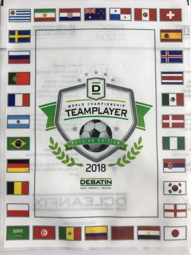 Cleanfix Sachet CLEANFIX® photographié à plat, édition Coupe du Monde 2018, avec drapeaux nationaux autour et emblème de football.